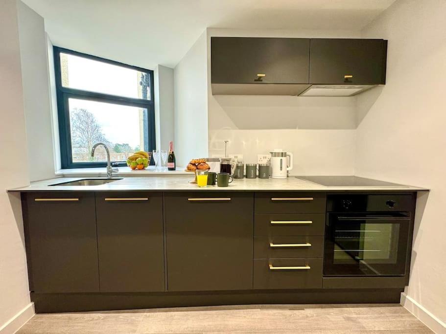 Bournemouth Getaway: 3Br Apartment Near Beach Eksteriør bilde