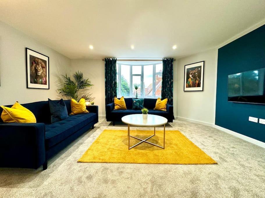 Bournemouth Getaway: 3Br Apartment Near Beach Eksteriør bilde